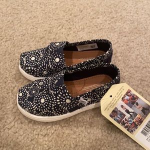 Toddler girls Tom’s